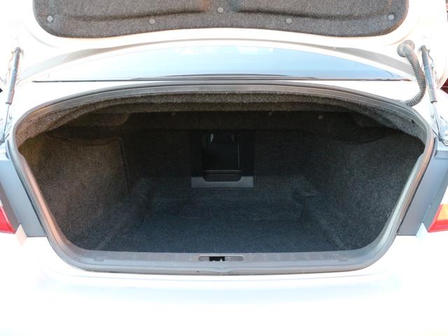 フーガ ３７０ＶＩＰ　全席電動本革シート・サイド＆バックカメラ・Ｂｌｕｅｔｏｏｔｈ接続・全席シートヒーター・エアシート・スマートキー・ＥＴＣ・追従クルーズコントロール・ドライブレコーダー・インテリキー・オートＡ／Ｃ・ＨＩＤ（13枚目）