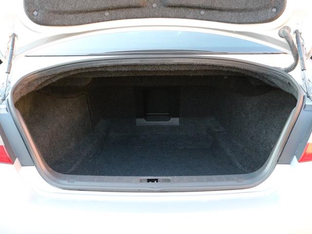 フーガ ３７０ＶＩＰ　全席電動本革シート・サイド＆バックカメラ・Ｂｌｕｅｔｏｏｔｈ接続・全席シートヒーター・エアシート・スマートキー・ＥＴＣ・追従クルーズコントロール・ドライブレコーダー・インテリキー・オートＡ／Ｃ・ＨＩＤ（33枚目）