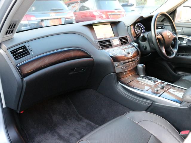 フーガ ３７０ＶＩＰ　全席電動本革シート・サイド＆バックカメラ・Ｂｌｕｅｔｏｏｔｈ接続・全席シートヒーター・エアシート・スマートキー・ＥＴＣ・追従クルーズコントロール・ドライブレコーダー・インテリキー・オートＡ／Ｃ・ＨＩＤ（36枚目）