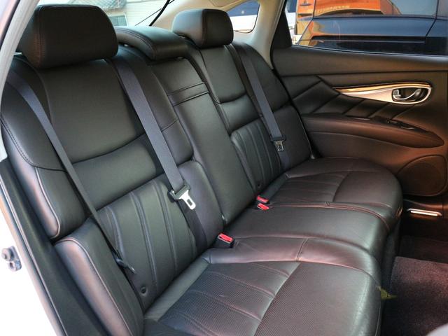 フーガ ３７０ＶＩＰ　全席電動本革シート・サイド＆バックカメラ・Ｂｌｕｅｔｏｏｔｈ接続・全席シートヒーター・エアシート・スマートキー・ＥＴＣ・追従クルーズコントロール・ドライブレコーダー・インテリキー・オートＡ／Ｃ・ＨＩＤ（41枚目）