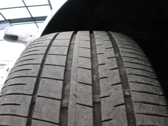 フーガ ３７０ＶＩＰ　全席電動本革シート・サイド＆バックカメラ・Ｂｌｕｅｔｏｏｔｈ接続・全席シートヒーター・エアシート・スマートキー・ＥＴＣ・追従クルーズコントロール・ドライブレコーダー・インテリキー・オートＡ／Ｃ・ＨＩＤ（54枚目）