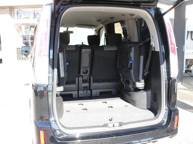 セレナ ライダー　ブラックライン　専用エアロ／シート／マフラー・両側電動スライドドア・Ｂｌｕｅｔｏｏｔｈ接続・バックカメラ・クルーズコントロール・インテリキー・オートＡ／Ｃ・ＨＩＤヘッドライト・車高調・ＲＡＹＳ製１８インチアルミ（30枚目）