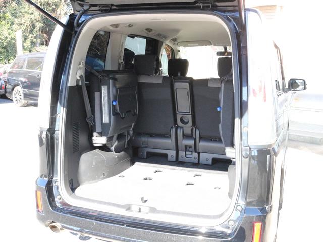 セレナ ライダー　ブラックライン　専用エアロ／シート／マフラー・両側電動スライドドア・Ｂｌｕｅｔｏｏｔｈ接続・バックカメラ・クルーズコントロール・インテリキー・オートＡ／Ｃ・ＨＩＤヘッドライト・車高調・ＲＡＹＳ製１８インチアルミ（32枚目）