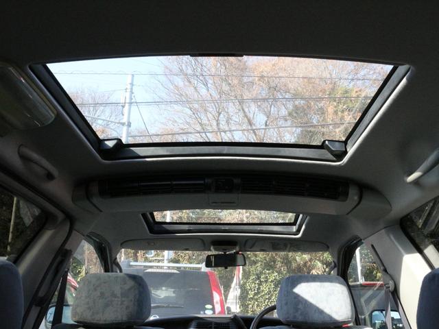 エスティマ・ルシーダ X ラグジュアリー ダブルサンルーフ・ローダウン・社外マフラー・社外17インチアルミ・左スライドドア・ドアバイザー(4枚目)