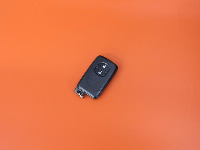 ブレイド ベースグレード　Ｂｌｕｅｔｏｏｔｈ接続・バックカメラ・スマートキー・プッシュスタート・ドアバイザー・地デジ・純正１６インチアルミ・革巻きハンドル・オートＡ／Ｃ・ヘッドライトレベライザー・ウィンカーミラー（14枚目）