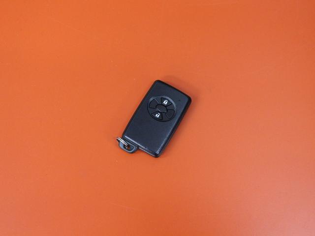 ブレイド ベースグレード　スマートキー・ＥＴＣ・ＨＤＤナビ・プッシュスタート・音楽録音・ＨＩＤヘッドライト・純正１６インチアルミ・ドアバイザー・革巻きハンドル・ＣＤ／ＤＶＤ再生（13枚目）