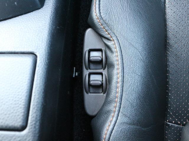 フェアレディＺ バージョンＴ　電動本革シート・バックカメラ・ＥＴＣ・キーレス・シートヒーター・純正三連メーター・ドライブレコーダー・ＢＯＳＥサウンド・ＨＩＤヘッドライト・社外１９インチアルミ・革巻きステアリング・オートＡ／Ｃ（6枚目）