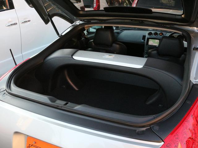 フェアレディＺ バージョンＴ　電動本革シート・バックカメラ・ＥＴＣ・キーレス・シートヒーター・純正三連メーター・ドライブレコーダー・ＢＯＳＥサウンド・ＨＩＤヘッドライト・社外１９インチアルミ・革巻きステアリング・オートＡ／Ｃ（29枚目）