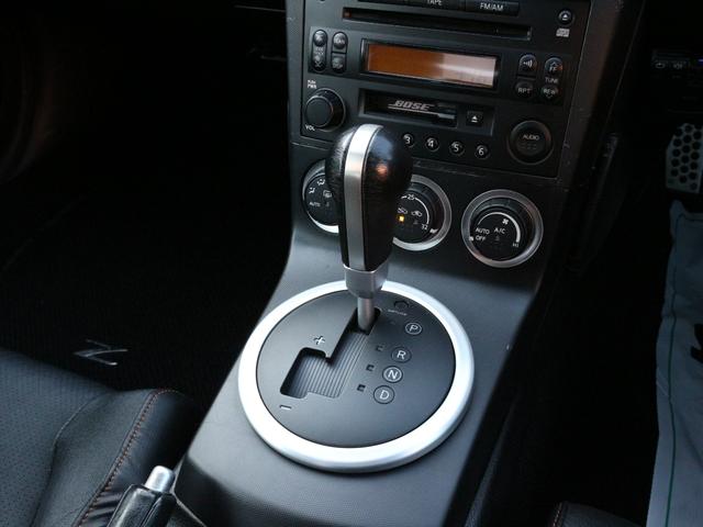 フェアレディＺ バージョンＴ　電動本革シート・バックカメラ・ＥＴＣ・キーレス・シートヒーター・純正三連メーター・ドライブレコーダー・ＢＯＳＥサウンド・ＨＩＤヘッドライト・社外１９インチアルミ・革巻きステアリング・オートＡ／Ｃ（35枚目）