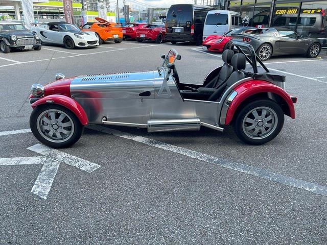 ケータハムその他 　アルミレッド　新車未登録　トノカバー　マップポケット　バッテリーマスターカットオフスイッチ（6枚目）