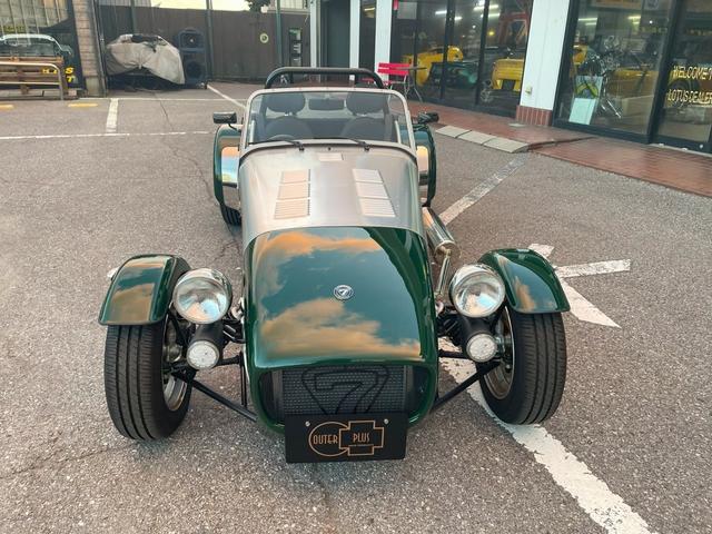 セブン１７０ ベースグレード　Ｓ　アルミグリーン　新車未登録　トノカバー　マップポケット（2枚目）