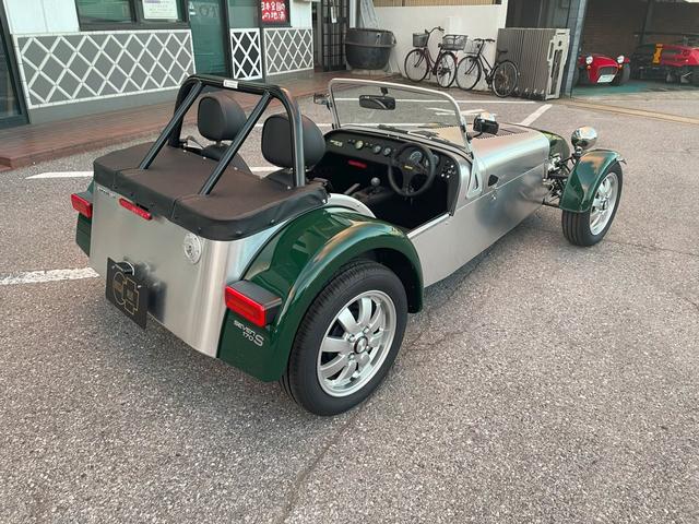 セブン１７０ ベースグレード　Ｓ　アルミグリーン　新車未登録　トノカバー　マップポケット（8枚目）