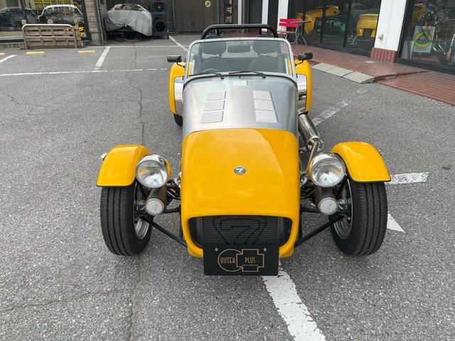 セブン１７０ ベースグレード　Ｓ　アルミイエロー　新車未登録　トノカバー　マップポケット（2枚目）