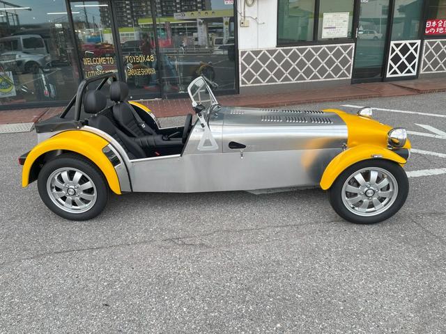 セブン１７０ ベースグレード　Ｓ　アルミイエロー　新車未登録　トノカバー　マップポケット（4枚目）