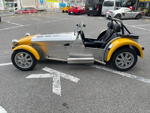 セブン１７０ ベースグレード　Ｓ　アルミイエロー　新車未登録　トノカバー　マップポケット（5枚目）