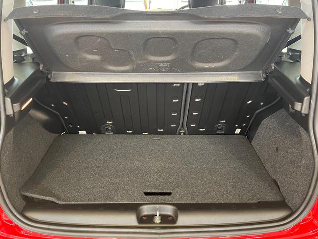 ご覧いただきありがとうございます。車両詳細等お気軽に店舗スタッフまでお問い合わせください。通話無料の専用フリーダイヤルもご用意しております【００７８−６０４２−１５４１】ぜひご利用ください。