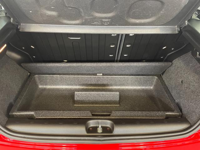 ご覧いただきありがとうございます。車両詳細等お気軽に店舗スタッフまでお問い合わせください。通話無料の専用フリーダイヤルもご用意しております【００７８−６０４２−１５４１】ぜひご利用ください。