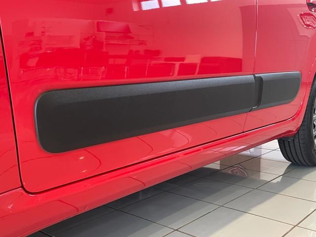 ご覧いただきありがとうございます。車両詳細等お気軽に店舗スタッフまでお問い合わせください。通話無料の専用フリーダイヤルもご用意しております【００７８−６０４２−１５４１】ぜひご利用ください。