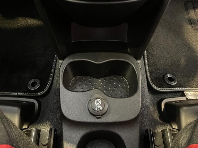 ご覧いただきありがとうございます。車両詳細等お気軽に店舗スタッフまでお問い合わせください。通話無料の専用フリーダイヤルもご用意しております【００７８−６０４２−１５４１】ぜひご利用ください。