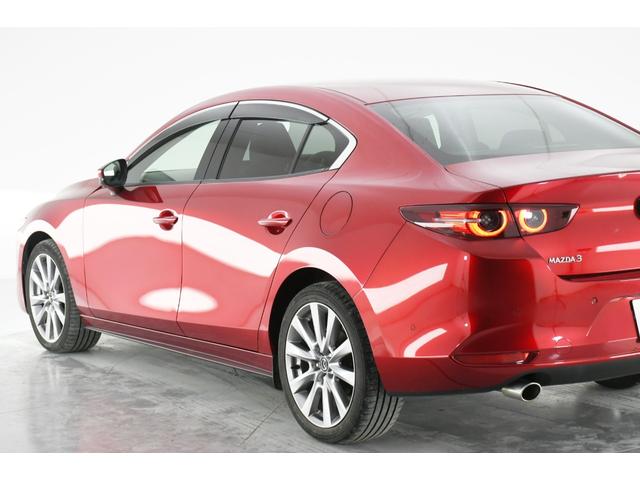 ＭＡＺＤＡ３セダン ２０Ｓ　Ｌパッケージ　３６０度セーフティＰＫＧ／黒本革シート／８．８インチマツコネナビ／ＤＶＤ／ＣＤ／地デジチューナー／Ｂｌｕｅｔｏｏｔｈ／衝突軽減ブレーキ／レーダークルーズ／ブラインドスポットモニター／ＥＴＣ（3枚目）