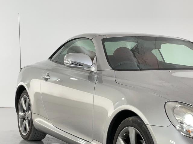 ＳＣ ザ・エターナルジュエル　オープンカー　ＥＴＣ　ナビ　ＴＶ　オートクルーズコントロール　ＨＩＤ　ＡＴ　キーレスエントリー　電動格納ミラー　シートヒーター　アルミホイール　盗難防止システム　衝突安全ボディ　ＡＢＳ　ＥＳＣ　ＣＤ（5枚目）
