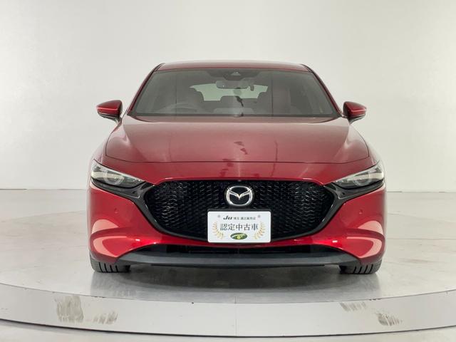 ＭＡＺＤＡ３ファストバック ２０Ｓバーガンディ　セレクション　４ＷＤ／３６０度セーフティＰＫＧ／衝突軽減ブレーキ／ＡＴ誤発進抑制／全車速追従レーダークルコン／車線逸脱警報システム／クルージングトラフィックサポート／ＢＳＭ／専用赤革／８．８型マツコネ／ＥＴＣ（3枚目）