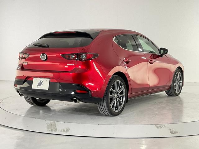 ＭＡＺＤＡ３ファストバック ２０Ｓバーガンディ　セレクション　４ＷＤ／３６０度セーフティＰＫＧ／衝突軽減ブレーキ／ＡＴ誤発進抑制／全車速追従レーダークルコン／車線逸脱警報システム／クルージングトラフィックサポート／ＢＳＭ／専用赤革／８．８型マツコネ／ＥＴＣ（6枚目）
