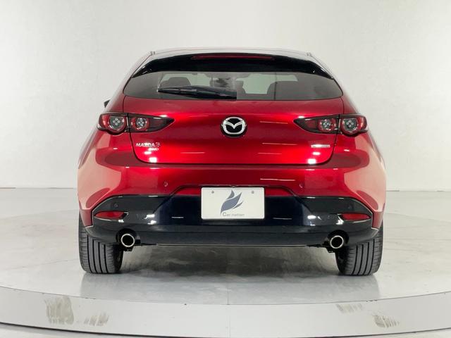 ＭＡＺＤＡ３ファストバック ２０Ｓバーガンディ　セレクション　４ＷＤ／３６０度セーフティＰＫＧ／衝突軽減ブレーキ／ＡＴ誤発進抑制／全車速追従レーダークルコン／車線逸脱警報システム／クルージングトラフィックサポート／ＢＳＭ／専用赤革／８．８型マツコネ／ＥＴＣ（7枚目）