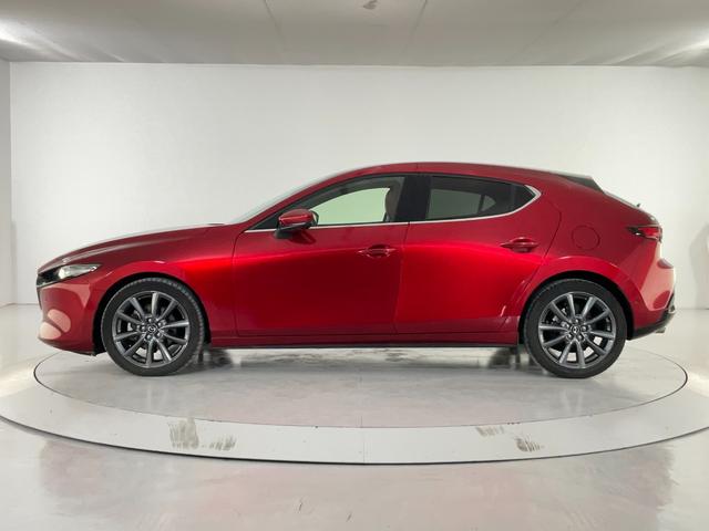 ＭＡＺＤＡ３ファストバック ２０Ｓバーガンディ　セレクション　４ＷＤ／３６０度セーフティＰＫＧ／衝突軽減ブレーキ／ＡＴ誤発進抑制／全車速追従レーダークルコン／車線逸脱警報システム／クルージングトラフィックサポート／ＢＳＭ／専用赤革／８．８型マツコネ／ＥＴＣ（9枚目）