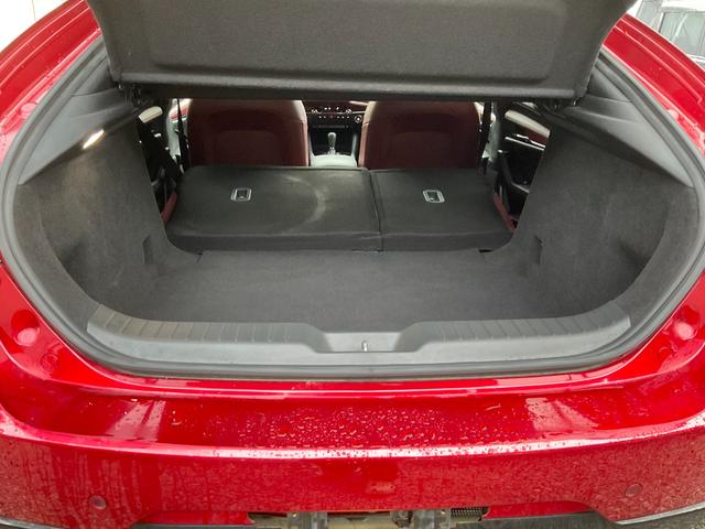 ＭＡＺＤＡ３ファストバック ２０Ｓバーガンディ　セレクション　４ＷＤ／３６０度セーフティＰＫＧ／衝突軽減ブレーキ／ＡＴ誤発進抑制／全車速追従レーダークルコン／車線逸脱警報システム／クルージングトラフィックサポート／ＢＳＭ／専用赤革／８．８型マツコネ／ＥＴＣ（11枚目）