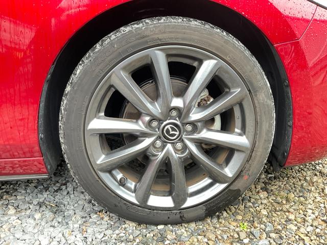 ＭＡＺＤＡ３ファストバック ２０Ｓバーガンディ　セレクション　４ＷＤ／３６０度セーフティＰＫＧ／衝突軽減ブレーキ／ＡＴ誤発進抑制／全車速追従レーダークルコン／車線逸脱警報システム／クルージングトラフィックサポート／ＢＳＭ／専用赤革／８．８型マツコネ／ＥＴＣ（15枚目）