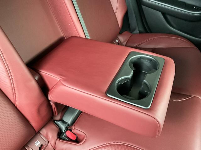 ＭＡＺＤＡ３ファストバック ２０Ｓバーガンディ　セレクション　４ＷＤ／３６０度セーフティＰＫＧ／衝突軽減ブレーキ／ＡＴ誤発進抑制／全車速追従レーダークルコン／車線逸脱警報システム／クルージングトラフィックサポート／ＢＳＭ／専用赤革／８．８型マツコネ／ＥＴＣ（47枚目）