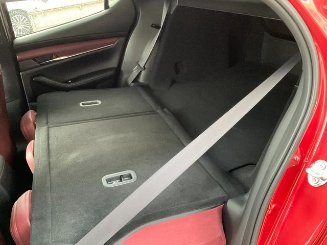 ＭＡＺＤＡ３ファストバック ２０Ｓバーガンディ　セレクション　４ＷＤ／３６０度セーフティＰＫＧ／衝突軽減ブレーキ／ＡＴ誤発進抑制／全車速追従レーダークルコン／車線逸脱警報システム／クルージングトラフィックサポート／ＢＳＭ／専用赤革／８．８型マツコネ／ＥＴＣ（52枚目）