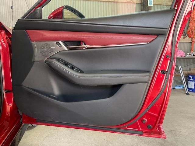 ＭＡＺＤＡ３ファストバック ＸＤバーガンディ　セレクション　４ＷＤ／３６０度セーフティＰＫＧ／ＢＯＳＥ／シグネチャーＳＴＹＬＥ（フルエアロ／ＢＢＳ製ＡＷ）／衝突軽減ブレーキ／全車速追従クルコン／クルージングトラフィックサポート／ＢＳＭ／８．８マツコネ／ＥＴＣ（30枚目）