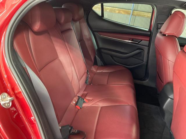 ＭＡＺＤＡ３ファストバック ＸＤバーガンディ　セレクション　４ＷＤ／３６０度セーフティＰＫＧ／ＢＯＳＥ／シグネチャーＳＴＹＬＥ（フルエアロ／ＢＢＳ製ＡＷ）／衝突軽減ブレーキ／全車速追従クルコン／クルージングトラフィックサポート／ＢＳＭ／８．８マツコネ／ＥＴＣ（31枚目）