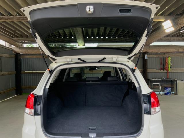 レガシィツーリングワゴン ２．０ＧＴ　ＤＩＴアイサイト　４ＷＤ　ＥＴＣ　バックカメラ　ＴＶ　オートクルーズコントロール　アルミホイール　オートライト　ＨＩＤ　スマートキー　電動格納ミラー　ＣＶＴ　盗難防止システム　衝突安全ボディ　ＡＢＳ　ＥＳＣ　ＣＤ（19枚目）
