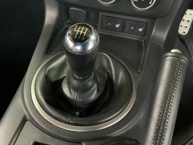 ロードスター ＲＳ　オープンカー　ＥＴＣ　ＨＩＤ　ＭＴ　スマートキー　シートヒーター　アルミホイール　盗難防止システム　衝突安全ボディ　ＡＢＳ　ＣＤ　ミュージックプレイヤー接続可　エアコン　パワーステアリング（5枚目）