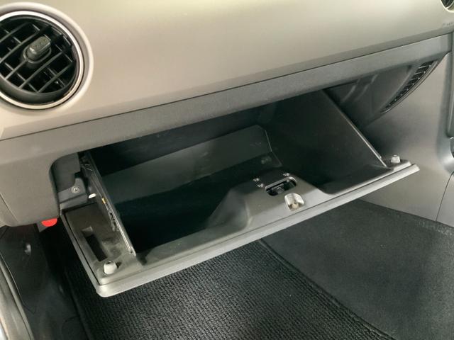 ロードスター ＲＳ　オープンカー　ＥＴＣ　ＨＩＤ　ＭＴ　スマートキー　シートヒーター　アルミホイール　盗難防止システム　衝突安全ボディ　ＡＢＳ　ＣＤ　ミュージックプレイヤー接続可　エアコン　パワーステアリング（9枚目）