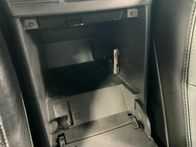 ロードスター ＲＳ　オープンカー　ＥＴＣ　ＨＩＤ　ＭＴ　スマートキー　シートヒーター　アルミホイール　盗難防止システム　衝突安全ボディ　ＡＢＳ　ＣＤ　ミュージックプレイヤー接続可　エアコン　パワーステアリング（26枚目）