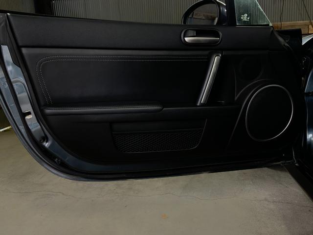 ロードスター ＲＳ　オープンカー　ＥＴＣ　ＨＩＤ　ＭＴ　スマートキー　シートヒーター　アルミホイール　盗難防止システム　衝突安全ボディ　ＡＢＳ　ＣＤ　ミュージックプレイヤー接続可　エアコン　パワーステアリング（28枚目）