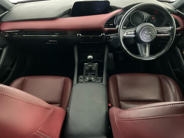 ＭＡＺＤＡ３ファストバック Ｘバーガンディ　セレクション　ＥＴＣ　全周囲カメラ　クリアランスソナー　オートクルーズコントロール　衝突被害軽減システム　アルミホイール　オートマチックハイビーム　オートライト　ＬＥＤヘッドランプ　サンルーフ　パワーシート（2枚目）