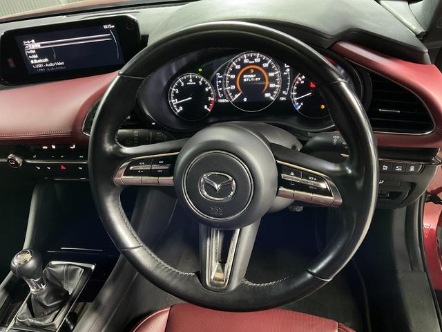 ＭＡＺＤＡ３ファストバック Ｘバーガンディ　セレクション　ＥＴＣ　全周囲カメラ　クリアランスソナー　オートクルーズコントロール　衝突被害軽減システム　アルミホイール　オートマチックハイビーム　オートライト　ＬＥＤヘッドランプ　サンルーフ　パワーシート（3枚目）