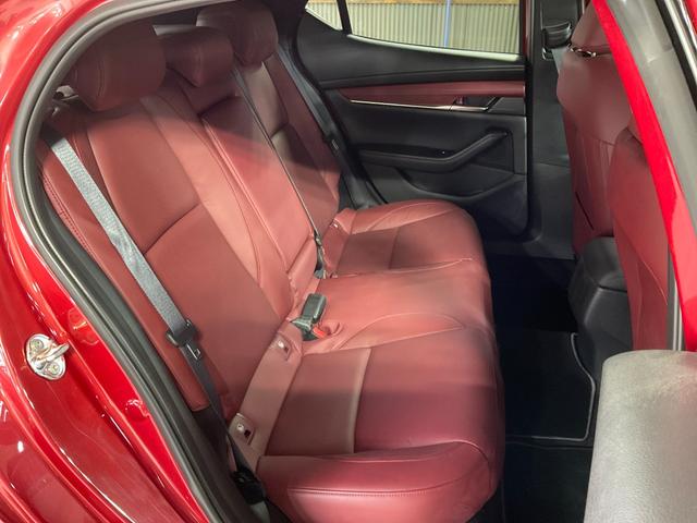 ＭＡＺＤＡ３ファストバック Ｘバーガンディ　セレクション　ＥＴＣ　全周囲カメラ　クリアランスソナー　オートクルーズコントロール　衝突被害軽減システム　アルミホイール　オートマチックハイビーム　オートライト　ＬＥＤヘッドランプ　サンルーフ　パワーシート（31枚目）