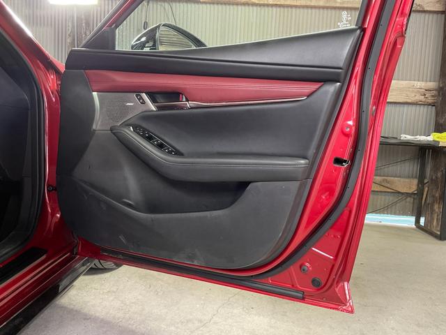 ＭＡＺＤＡ３ファストバック Ｘバーガンディ　セレクション　ＥＴＣ　全周囲カメラ　クリアランスソナー　オートクルーズコントロール　衝突被害軽減システム　アルミホイール　オートマチックハイビーム　オートライト　ＬＥＤヘッドランプ　サンルーフ　パワーシート（41枚目）