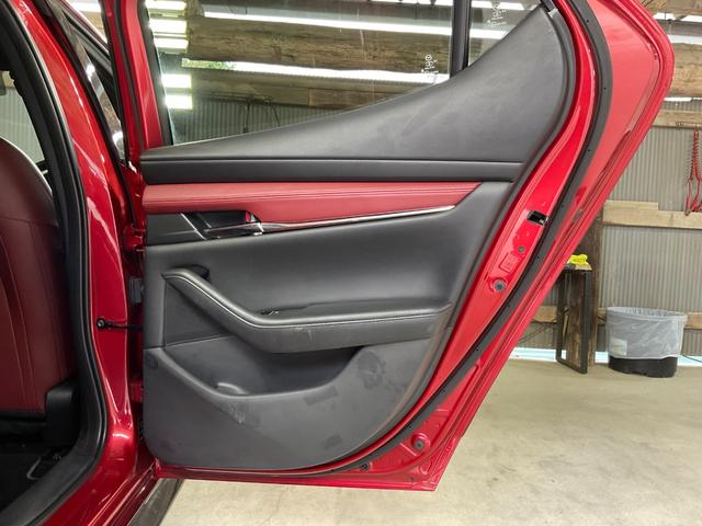 ＭＡＺＤＡ３ファストバック Ｘバーガンディ　セレクション　ＥＴＣ　全周囲カメラ　クリアランスソナー　オートクルーズコントロール　衝突被害軽減システム　アルミホイール　オートマチックハイビーム　オートライト　ＬＥＤヘッドランプ　サンルーフ　パワーシート（48枚目）
