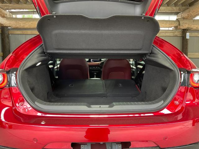 ＭＡＺＤＡ３ファストバック Ｘバーガンディ　セレクション　ＥＴＣ　全周囲カメラ　クリアランスソナー　オートクルーズコントロール　衝突被害軽減システム　アルミホイール　オートマチックハイビーム　オートライト　ＬＥＤヘッドランプ　サンルーフ　パワーシート（54枚目）