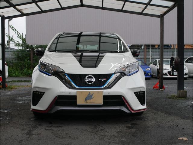 ノート e-パワーニスモ S ブラックリミテッド 最終型/エンジン出力83PS/インテリジェントアラビュー・エマブレ・クルコン/車線逸脱警報/踏間違い衝突防止/ブラックデカール/LEDヘッド/ハイビームアシスト/純正ナビ/ETC※社外マフラー・AW(5枚目)