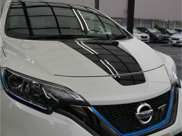 ノート e-パワーニスモ S ブラックリミテッド 最終型/エンジン出力83PS/インテリジェントアラビュー・エマブレ・クルコン/車線逸脱警報/踏間違い衝突防止/ブラックデカール/LEDヘッド/ハイビームアシスト/純正ナビ/ETC※社外マフラー・AW(8枚目)