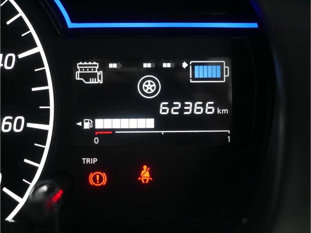 ノート e-パワーニスモ S ブラックリミテッド 最終型/エンジン出力83PS/インテリジェントアラビュー・エマブレ・クルコン/車線逸脱警報/踏間違い衝突防止/ブラックデカール/LEDヘッド/ハイビームアシスト/純正ナビ/ETC※社外マフラー・AW(15枚目)