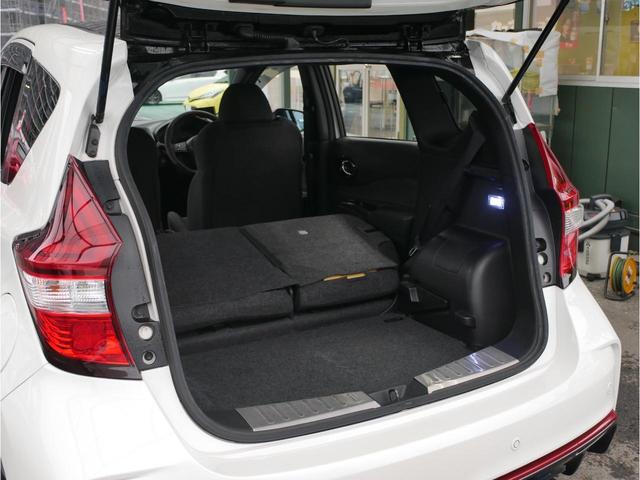 ノート e-パワーニスモ S ブラックリミテッド 最終型/エンジン出力83PS/インテリジェントアラビュー・エマブレ・クルコン/車線逸脱警報/踏間違い衝突防止/ブラックデカール/LEDヘッド/ハイビームアシスト/純正ナビ/ETC※社外マフラー・AW(23枚目)